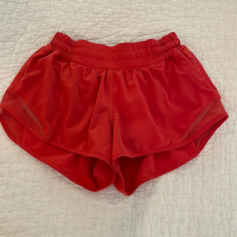 Lululemon size 4 Hotty Hot Shorts 2.5 inch